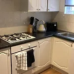 Cosy Apartment In London